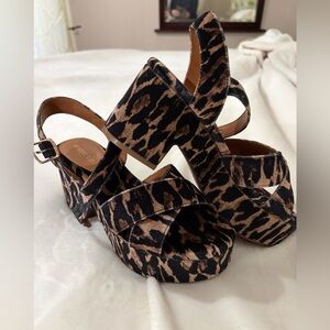 Gianni Bini, Ladies, Leopard-Print Platform Sandals in Black and Brown. 5.5. NEW